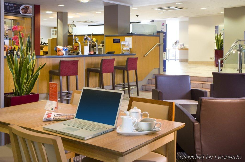 ฮอลิเดย์ อินน์ เอกซ์เพรส ดรอยต์วิช ดรอยท์วิช ร้านอาหาร รูปภาพ